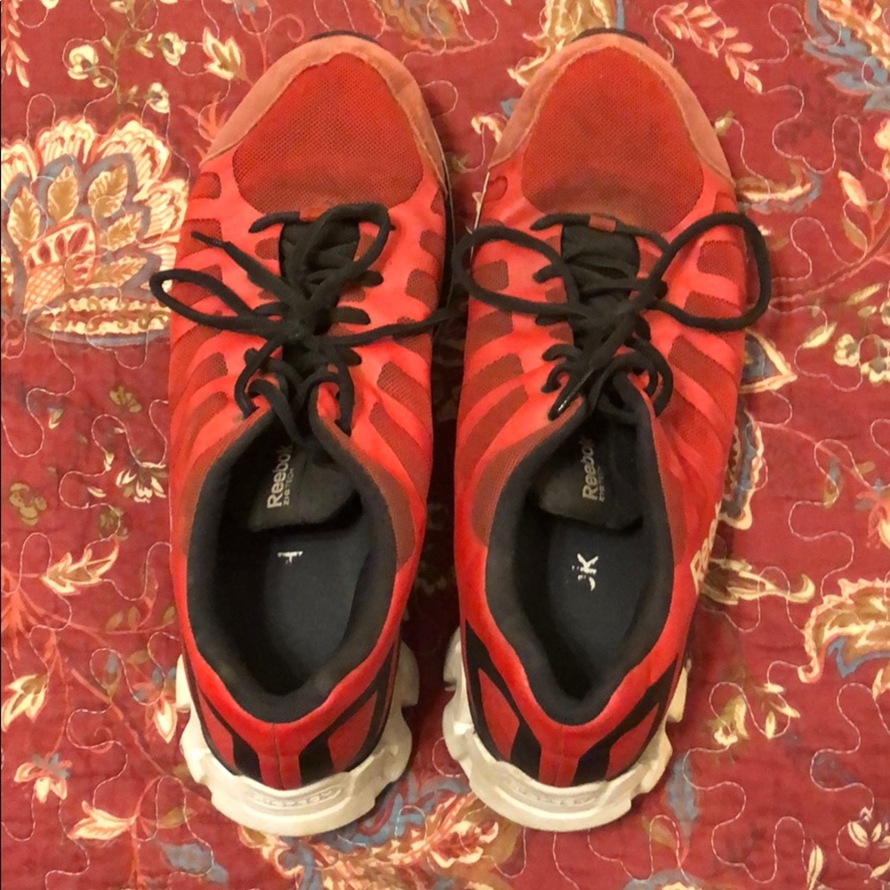 Men’s tennis shoes